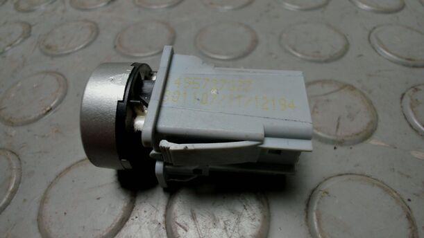 Foto: SCHALTER SCHIEBETÜR eines Lancia Phedra 2.2 Multijet 16v DPF