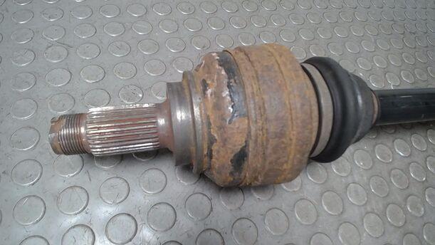 Foto: ANTRIEBSWELLE HINTEN LINKS eines BMW X5 3.0 d