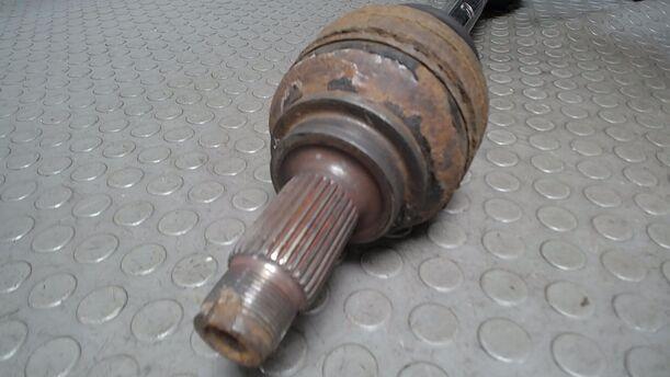 Foto: ANTRIEBSWELLE HINTEN LINKS eines BMW X5 3.0 d