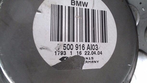 Foto: ANTRIEBSWELLE HINTEN LINKS eines BMW X5 3.0 d