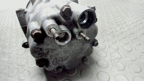 Foto: KLIMAKOMPRESSOR eines Lancia Phedra 2.2 Multijet 16v DPF