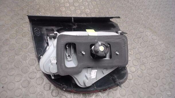 Foto: HECKLEUCHTE / RÜCKLICHT  LINKS eines VW Fox 1.2