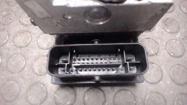 Foto: HAUPTBREMSAGGREGAT ABS eines VW Fox 1.2