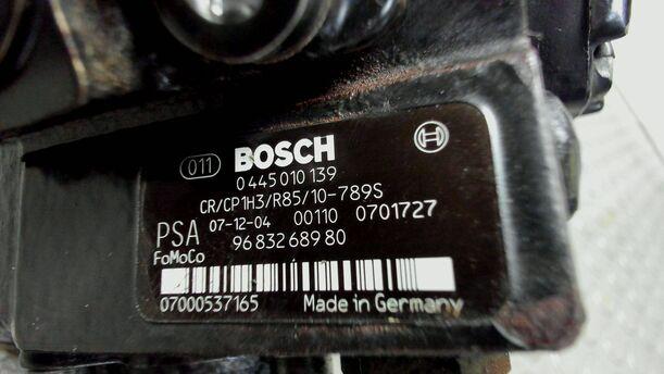 Foto: HOCHDRUCKPUMPE / EINSPRITZPUMPE eines Lancia Phedra 2.2 Multijet 16v DPF