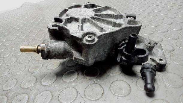 Foto: VAKUUMPUMPE / UNTERDRUCKPUMPE eines Lancia Phedra 2.2 Multijet 16v DPF