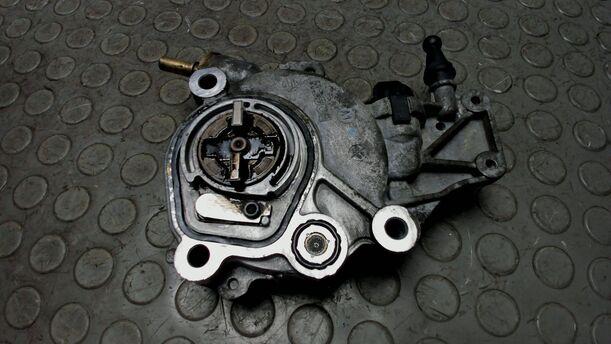 Foto: VAKUUMPUMPE / UNTERDRUCKPUMPE eines Lancia Phedra 2.2 Multijet 16v DPF