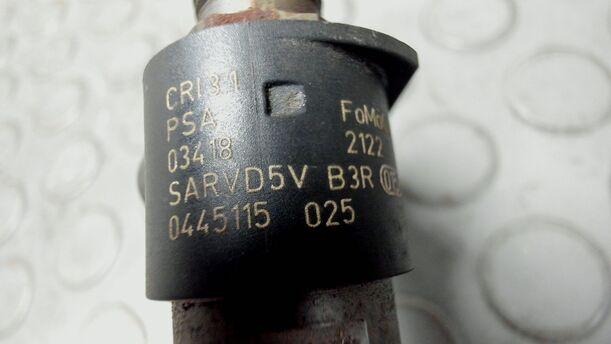 Foto: EINSPRITZDÜSE / EINSPRITZVENTIL eines Lancia Phedra 2.2 Multijet 16v DPF