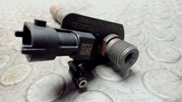 Foto: EINSPRITZDÜSE / EINSPRITZVENTIL eines Lancia Phedra 2.2 Multijet 16v DPF