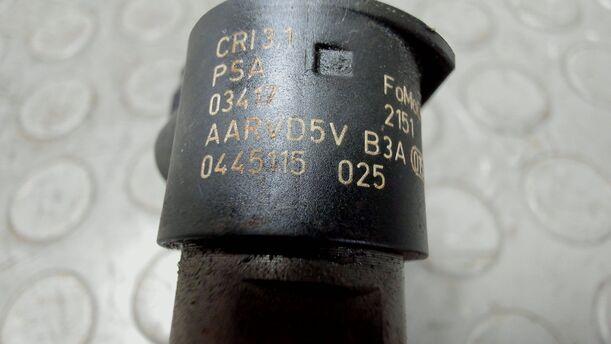 Foto: EINSPRITZDÜSE / EINSPRITZVENTIL eines Lancia Phedra 2.2 Multijet 16v DPF