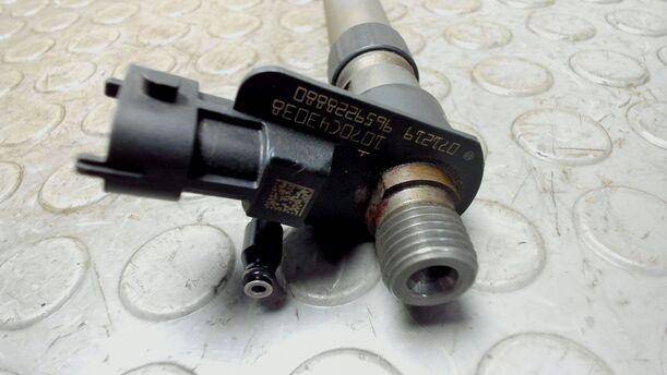 Foto: EINSPRITZDÜSE / EINSPRITZVENTIL eines Lancia Phedra 2.2 Multijet 16v DPF