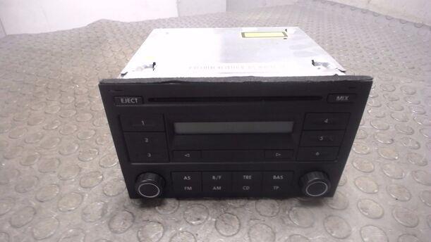 Foto: RADIO ( MIT RADIOCODE ) / BLAUPUNKT eines VW Fox 1.2
