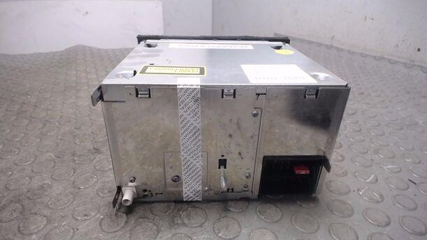 Foto: RADIO ( MIT RADIOCODE ) / BLAUPUNKT eines VW Fox 1.2