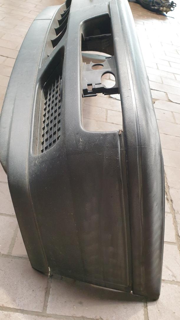 Foto: STOSSFÄNGER / STOßSTANGE VORNE ( UNLACKIERT ) eines VW Golf 1.6