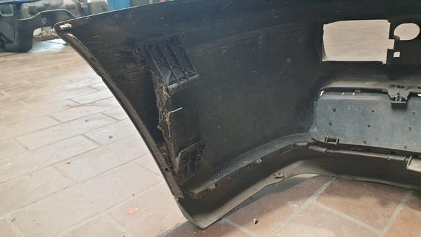 Foto: STOSSFÄNGER / STOßSTANGE VORNE ( UNLACKIERT ) eines VW Golf 1.6