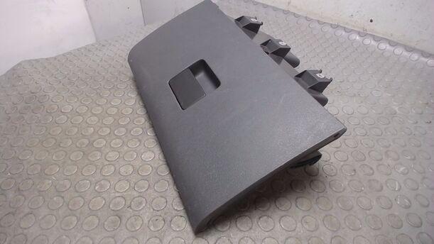 Foto: HANDSCHUHFACH eines VW Fox 1.2 CLX