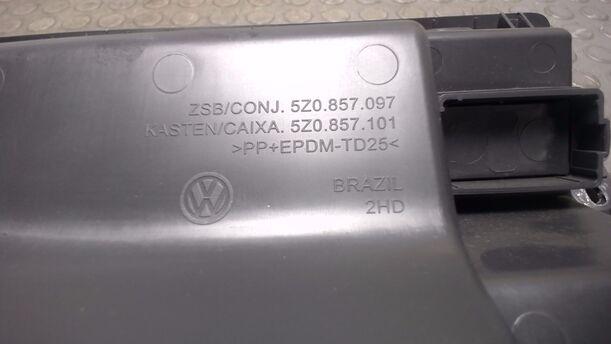 Foto: HANDSCHUHFACH eines VW Fox 1.2 CLX
