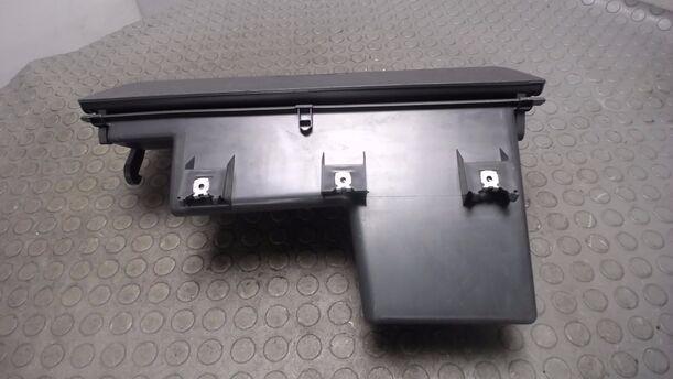 Foto: HANDSCHUHFACH eines VW Fox 1.2 CLX