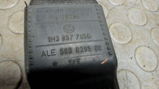 Foto: SICHERHEITSGURT VORNE LINKS ( 2/3 TÜRER ) eines VW Golf 1.6 CLX