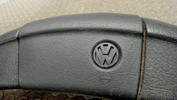 Foto: LENKRAD ( OHNE AIRBAG ) eines VW Golf 1.6 CLX
