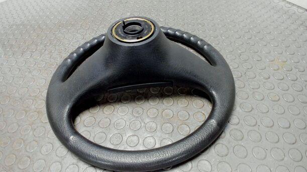 Foto: LENKRAD ( OHNE AIRBAG ) eines VW Golf 1.6 CLX