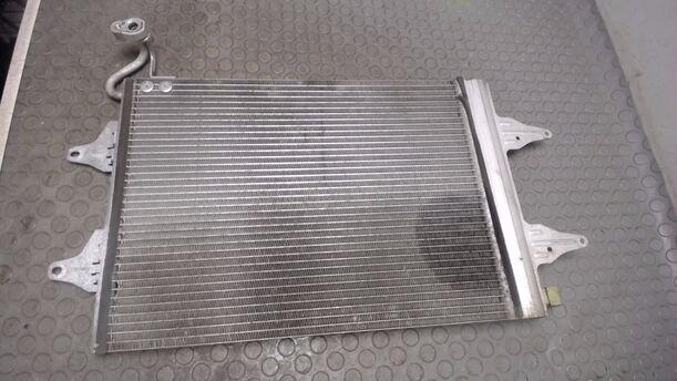Foto: KONDENSATOR KLIMAANLAGE eines VW Fox 1.2 CLX
