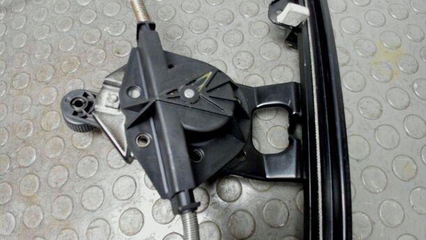 Foto: FENSTERHEBER VORNE RECHTS ( MECHANISCH / 2/3 TÜRER ) eines VW Golf 1.6 CLX
