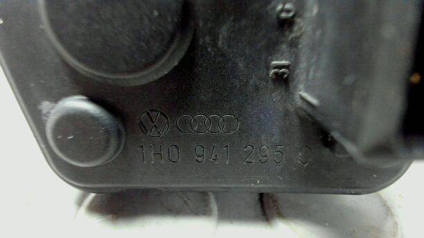 Foto: LEUCHTWEITENVERSTELLUNG eines VW Golf 1.6 CLX