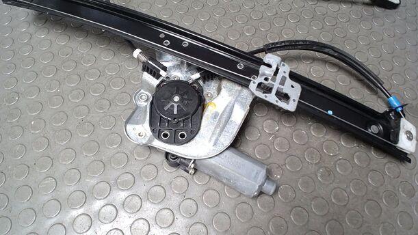 Foto: FENSTERHEBER ELEKTRISCH VORN LINKS eines BMW X5 3.0 d CLX