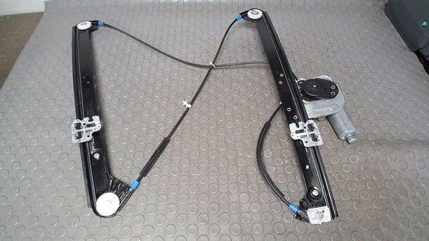 Foto: FENSTERHEBER ELEKTRISCH VORN RECHTS eines BMW X5 3.0 d CLX