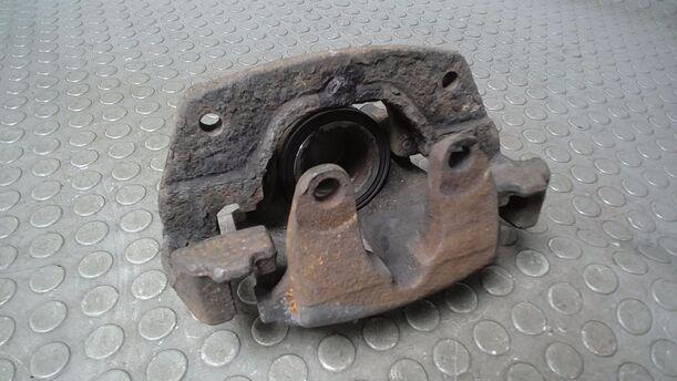 Foto: BREMSSATTEL VORN RECHTS eines BMW X5 3.0 d CLX