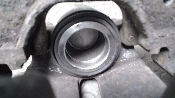 Foto: BREMSSATTEL VORN LINKS eines BMW X5 3.0 d CLX