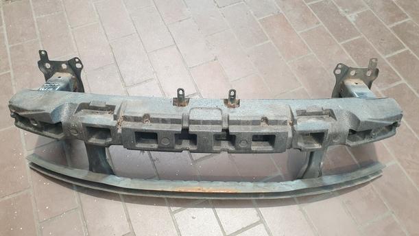 Foto: VERSTÄRKUNG VORNE eines VW Passat Variant 2.0 TDI DPF CLX