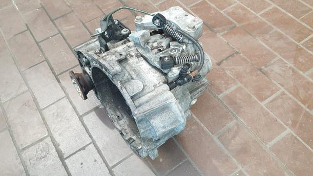 Foto: SCHALTGETRIEBE 6 GANG ( JMA ) eines VW Passat Variant 2.0 TDI DPF CLX