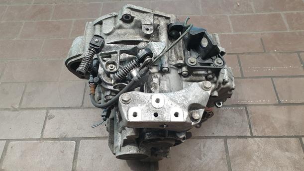 Foto: SCHALTGETRIEBE 6 GANG ( JMA ) eines VW Passat Variant 2.0 TDI DPF CLX