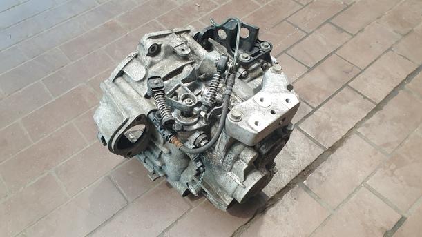 Foto: SCHALTGETRIEBE 6 GANG ( JMA ) eines VW Passat Variant 2.0 TDI DPF CLX