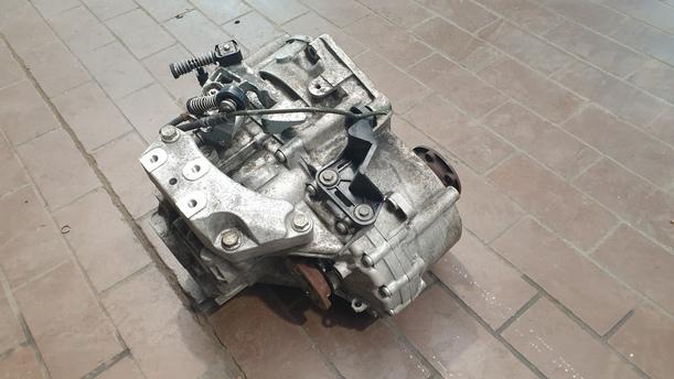 Foto: SCHALTGETRIEBE 6 GANG ( JMA ) eines VW Passat Variant 2.0 TDI DPF CLX