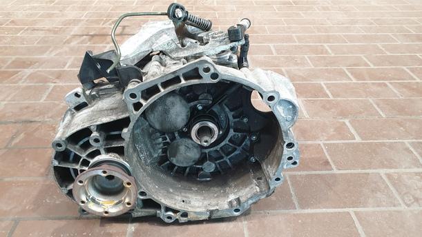 Foto: SCHALTGETRIEBE 6 GANG ( JMA ) eines VW Passat Variant 2.0 TDI DPF CLX