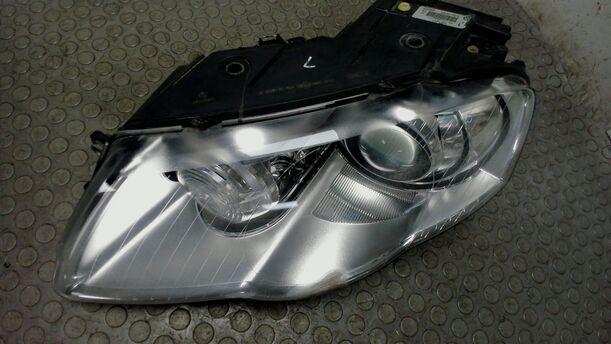 Foto: XENONSCHEINWERFER LINKS eines VW Passat Variant 2.0 TDI DPF CLX