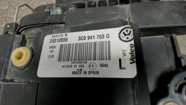 Foto: XENONSCHEINWERFER LINKS eines VW Passat Variant 2.0 TDI DPF CLX