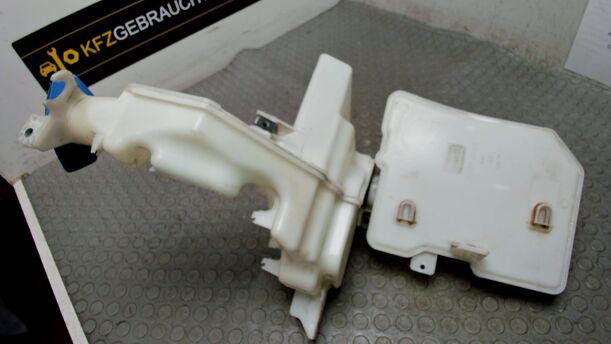 Foto: SCHEIBENWASCHBEHÄLTER ( SCHEINWERFERREINIGUNG ) eines VW Passat Variant 2.0 TDI DPF CLX