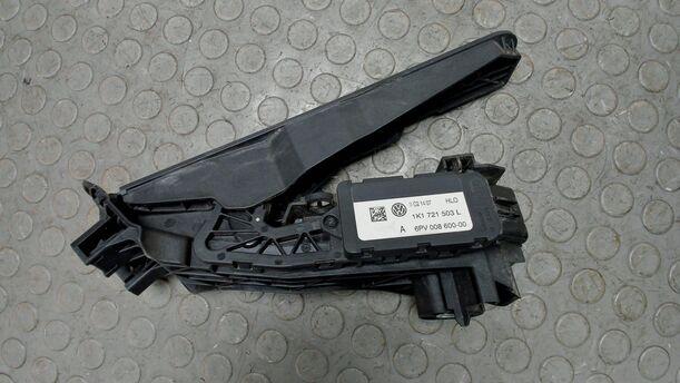 Foto: GASPEDAL ( SCHALTGETRIEBE ) eines VW Passat Variant 2.0 TDI DPF CLX
