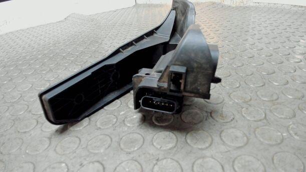 Foto: GASPEDAL ( SCHALTGETRIEBE ) eines VW Passat Variant 2.0 TDI DPF CLX