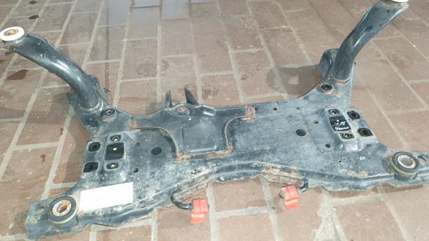 Foto: VORDERACHSE / ACHSE VORNE eines Ford Focus Turnier 1.6 TDCi DPF Sport