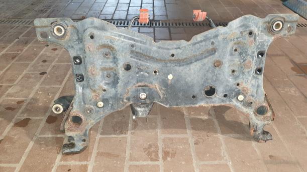 Foto: VORDERACHSE / ACHSE VORNE eines Ford Focus Turnier 1.6 TDCi DPF Sport