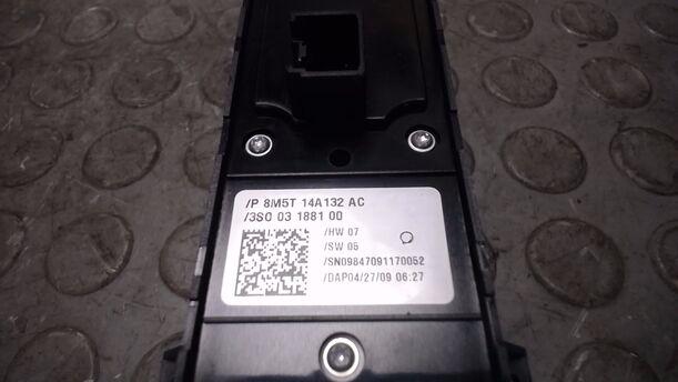 Foto: FENSTERHEBERSCHALTER VORNE LINKS / FAHRERSEITE eines Ford Focus Turnier 1.6 TDCi DPF Sport