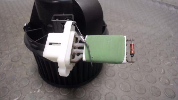 Foto: HEIZUNGSGEBLÄSE ( KLIMA ) MIT WIDERSTAND eines Ford Focus Turnier 1.6 TDCi DPF Sport