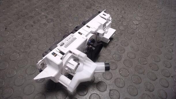 Foto: HEIZUNGSBETÄTIGUNG ( KLIMA ) eines Ford Focus Turnier 1.6 TDCi DPF Sport