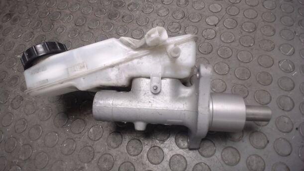 Foto: HAUPTBREMSZYLINDER eines Ford Focus Turnier 1.6 TDCi DPF Sport
