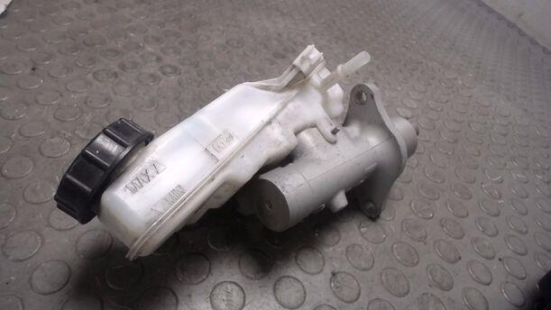 Foto: HAUPTBREMSZYLINDER eines Ford Focus Turnier 1.6 TDCi DPF Sport