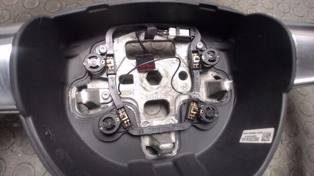 Foto: LEDERLENKRAD ( OHNE AIRBAG ) eines Ford Focus Turnier 1.6 TDCi DPF Sport